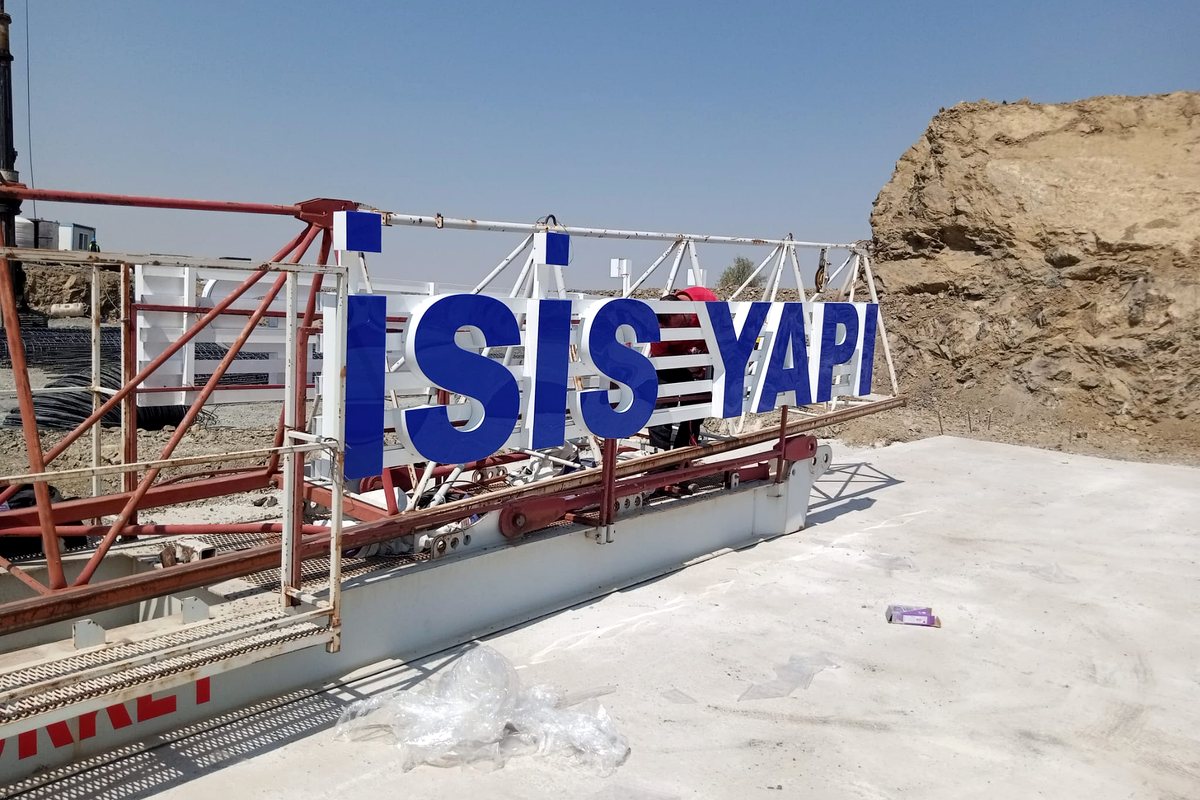 İSİS Yapı ışıklı çatı tabelası uygulaması Ankara
