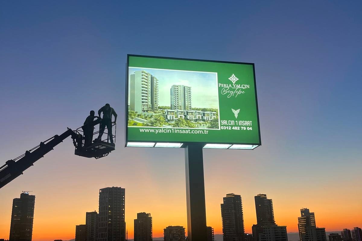 Yalçın İnşaat aydınlatmalı totem reklam tabelası Ankara